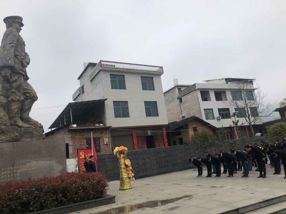 打卡红色基地 传承红色精神——新宁县发展和改革局党支部开展主题党日活动3.jpg